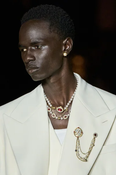 Look 150